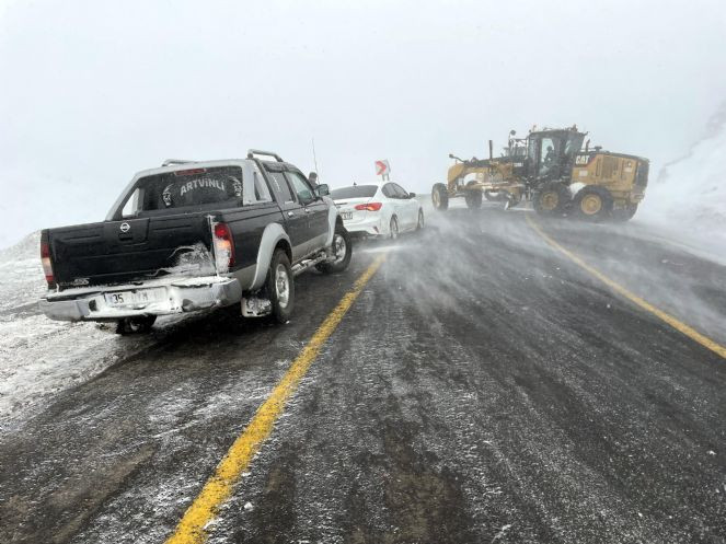 Ardahan-Şavşat kara yolu kontrollü ulaşıma açıldı - Resim : 2