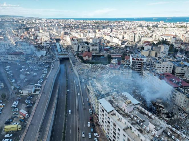 Depremin vurduğu Hatay İskenderun'da deniz seviyesi yükseldi (07 Şubat 2023) - Resim : 7