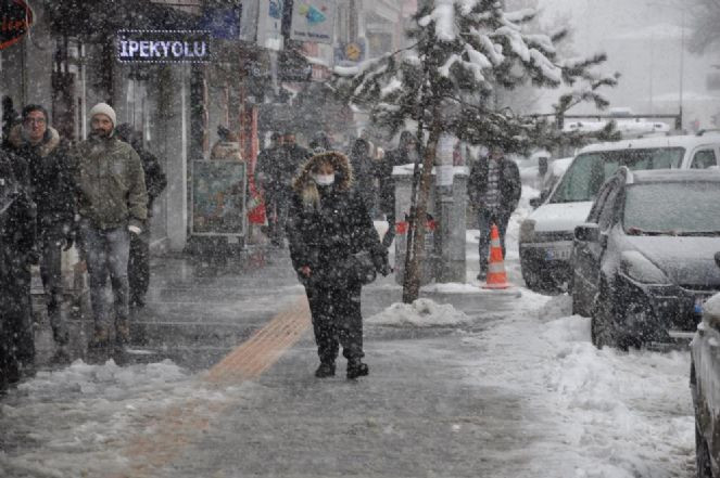 Kars’ta 73 köy yolu ulaşıma kapandı - Resim : 1