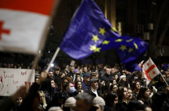 Gürcistan'da halk yine sokakta - Resim : 3