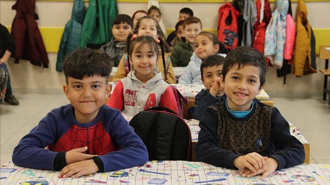 Depremden etkilenen üç ilde eğitim öğretim yeniden başladı - Resim : 2