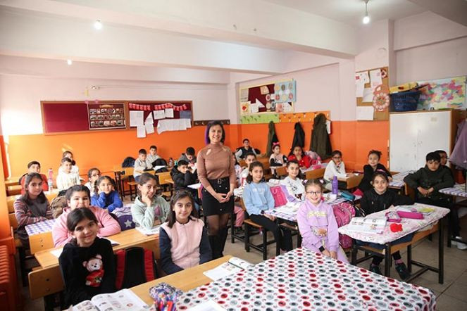 Depremden etkilenen üç ilde eğitim öğretim yeniden başladı - Resim : 6