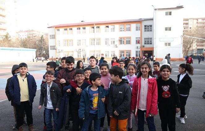 Depremden etkilenen üç ilde eğitim öğretim yeniden başladı - Resim : 8