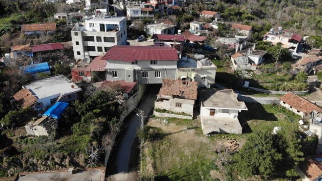 Yolun üstüne cami yaptılar - Resim : 4