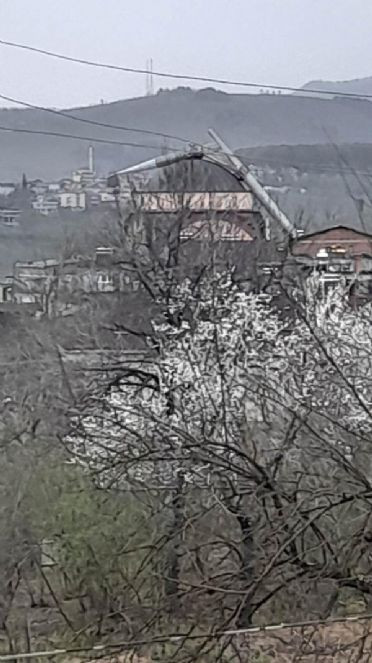 Zonguldak’ta şiddetli rüzgardan caminin minaresi devrildi - Resim : 3