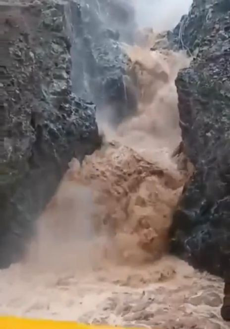 Şiddetli yağış Sori Şelalesi'ni coşturdu - Resim : 2