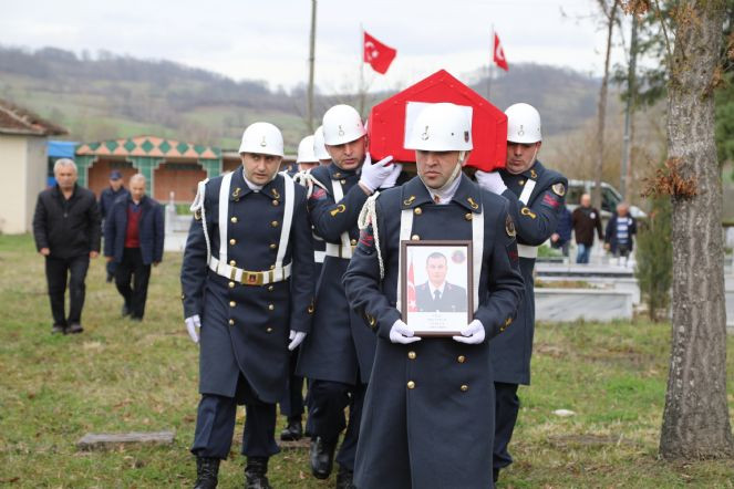 Şehit uzman çavuş toprağa verildi (15 Mart 2023) - Resim : 2