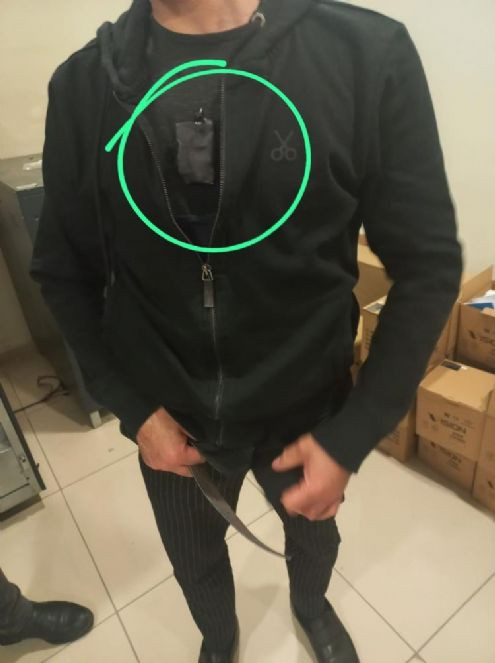 Ehliyet sınavında 'kopya' düzeneğiyle yakalandı - Resim : 3