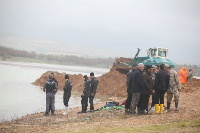 Sele kapılan tır sürücüsünü arama çalışmaları bir haftadır sürüyor - Resim : 1
