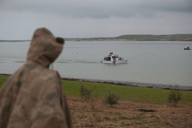 Sele kapılan tır sürücüsünü arama çalışmaları bir haftadır sürüyor - Resim : 3