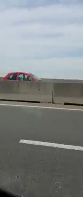 Ters şeritten giden otomobil sürücüsü korku saçtı - Resim : 2