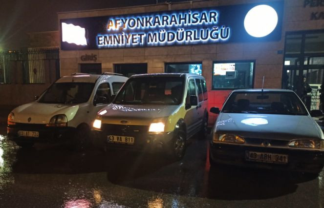 Afyonkarahisar'da oto hırsızlığı operasyonu. 3 zanlı tutuklandı - Resim : 1
