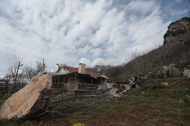 Deprem Amanos'un zirvesindeki Şalen Kalesi'nin surlarını da yıktı - Resim : 3