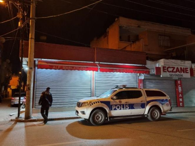 Adana'da ekmek satma nedeniyle çıkan silahlı kavgada 1 kişi hayatını kaybetti - Resim : 1