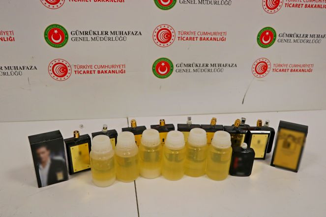 Parfüm şişesinden çıktı. Şok etti - Resim : 4