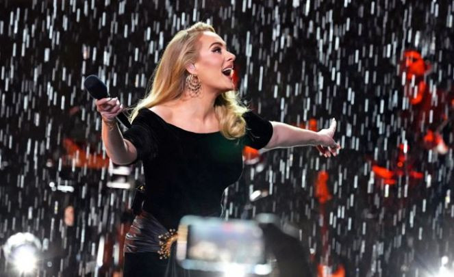 Adele hayranlarına müjdeyi verdi - Resim : 1