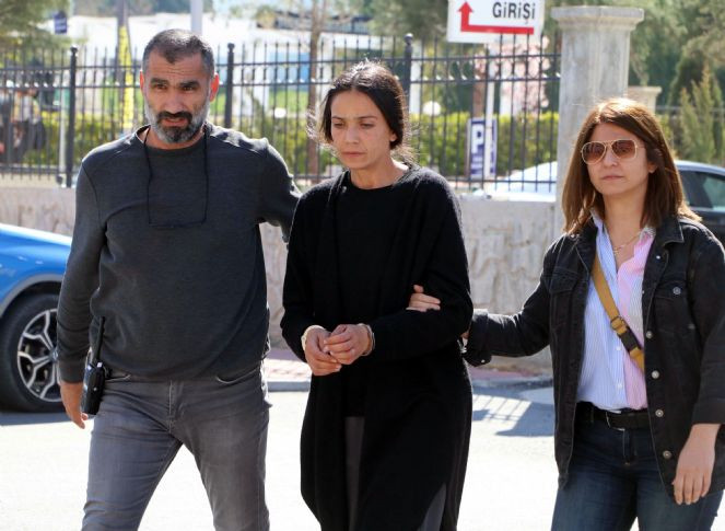 Tartıştığı eşini sırtıntan bıçaklayarak öldürdü - Resim : 3