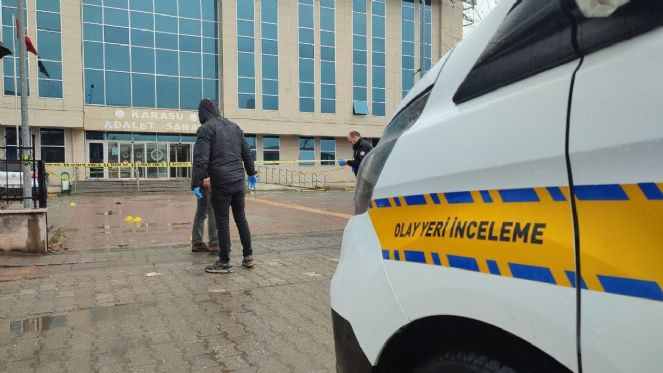 Adalet Sarayı önünde damat dehşeti - Resim : 4