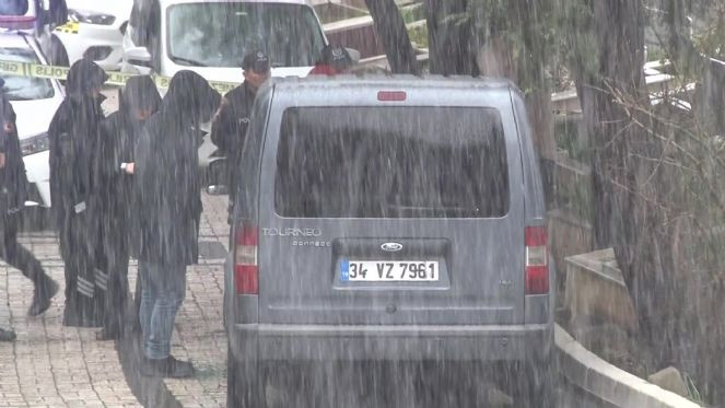 Aracını mezarlığa çekip intihar etti - Resim : 2