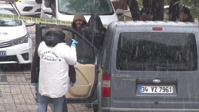 Aracını mezarlığa çekip intihar etti - Resim : 4