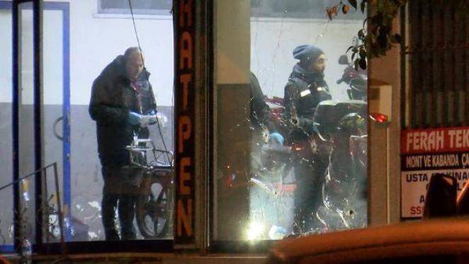 Küçükçekmece’de uzun namlulu silahla saldırı: 1’i ağır 3 yaralı - Resim : 2
