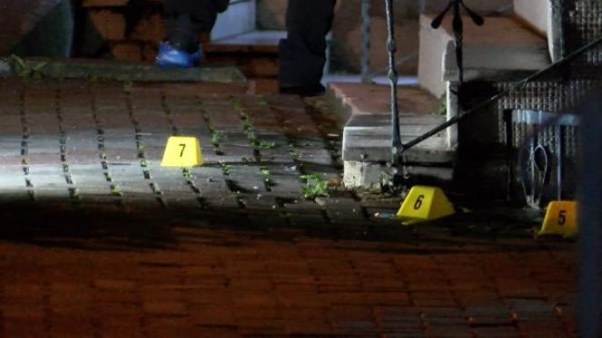 Küçükçekmece’de uzun namlulu silahla saldırı: 1’i ağır 3 yaralı - Resim : 3