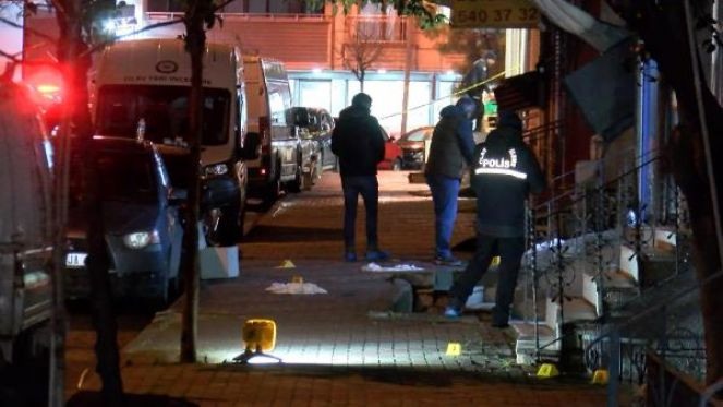 Küçükçekmece’de uzun namlulu silahla saldırı: 1’i ağır 3 yaralı - Resim : 4