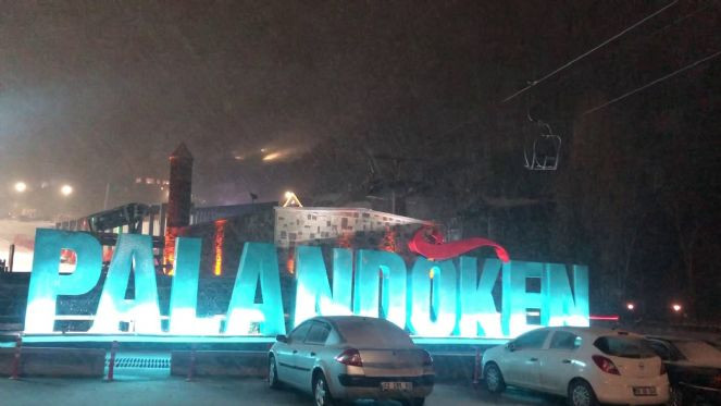 3 ilde sokaklar 5 dakikada karla kaplandı - Resim : 2