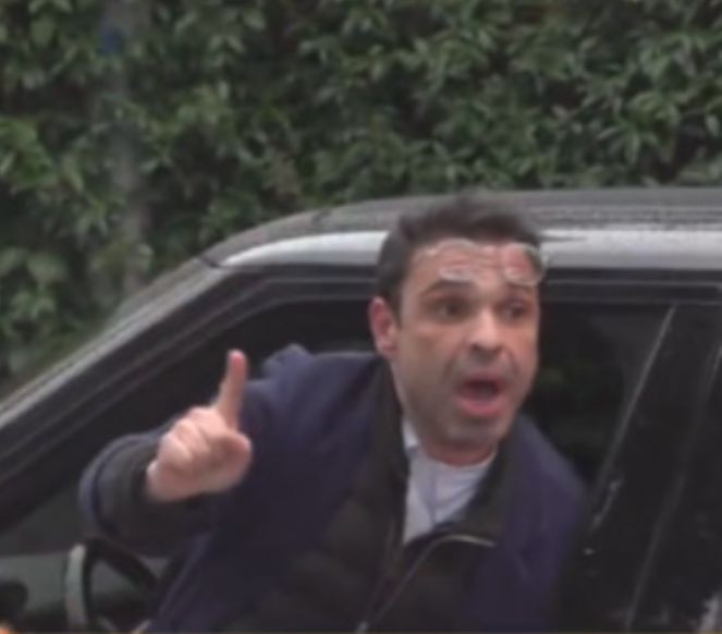 Oyuncu Okan Karacan eski eşi ile karakolluk oldu. Kapı önünde arbede yaşandı. Polis araya girdi - Resim : 2