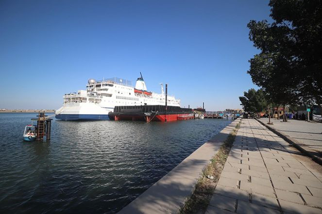Dünyanın en büyük yüzen kütüphanesi Basra’da - Resim : 3