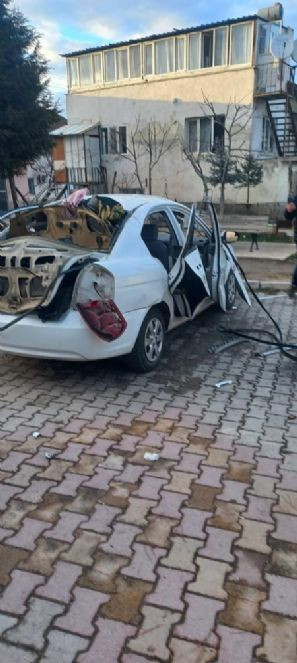 Çakmağı çaktı araç havaya uçtu - Resim : 2