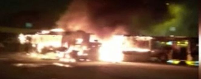 Tuzla’da belediye otobüsleri yandı - Resim : 2