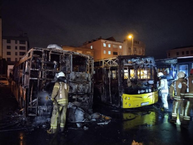 Tuzla’da belediye otobüsleri yandı - Resim : 3