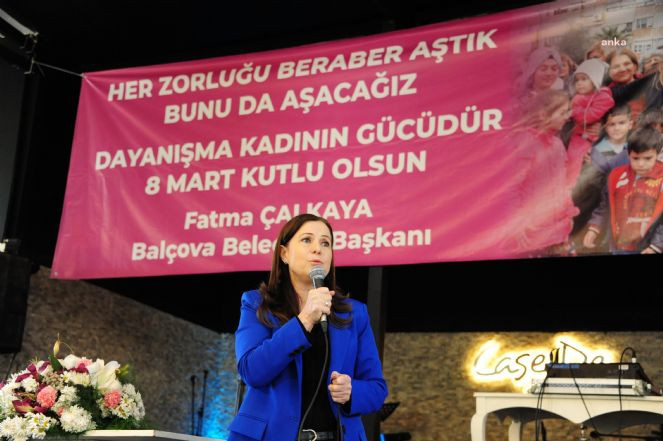 İzmir'de depremzede kadınlar için dayanışma kahvaltısı düzenlendi - Resim : 1