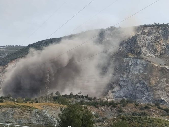 Deprem bölgesinde dinamit patlatılması tedirgin etti - Resim : 1