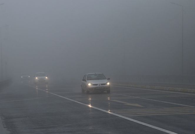 Sürücüler dikkat! Bolu Dağı'nda sis engeli (10 Nisan 2023) - Resim : 1