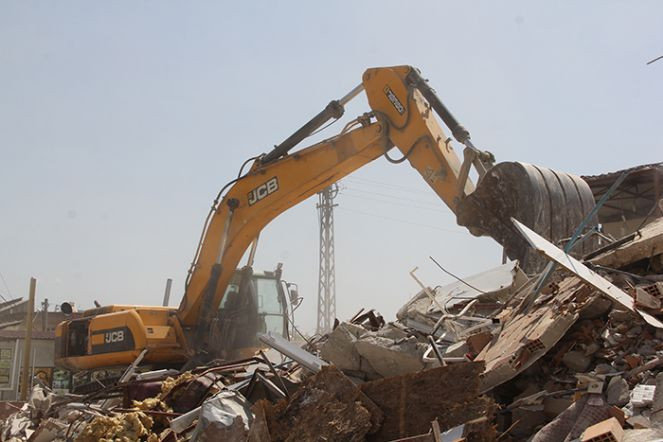 Hatay'da yıkım ve enkaz kaldırma çalışmaları sürüyor (10 Nisan 2023) - Resim : 3
