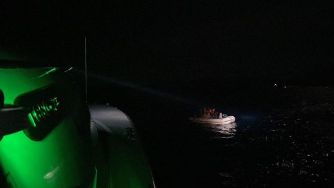 Ayvacık açıklarında 77 kaçak göçmen yakalandı - Resim : 2