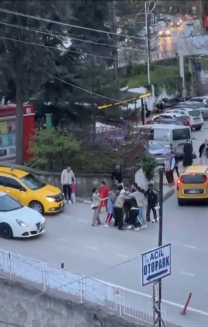 Kadınların yan bakma kavgası - Resim : 4