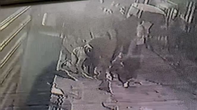 Çakmak isteyen gençlere bıçaklı saldırı - Resim : 3