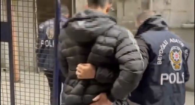 Çakmak isteyen gençlere bıçaklı saldırı - Resim : 6