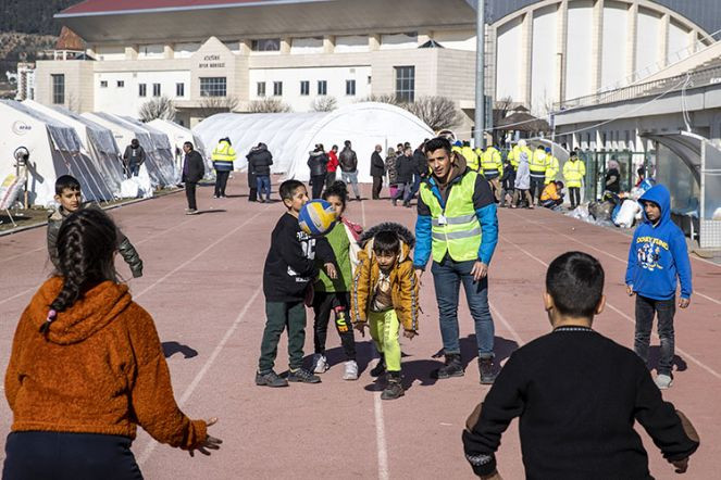 Afet bölgesinde 1 milyon 226 bin 659 kişiye psikososyal destek verildi - Resim : 3