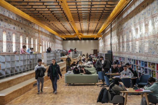 Rami Kütüphanesi’ne ziyaretçi akını (04 Nisan 2023) - Resim : 2