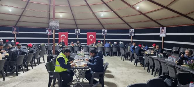 İlteriş Vakfı Türk çadırlarında depremzede vatandaşlara moral veriyor - Resim : 7