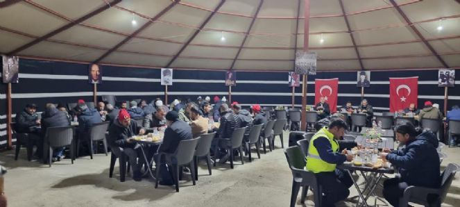 İlteriş Vakfı Türk çadırlarında depremzede vatandaşlara moral veriyor - Resim : 8