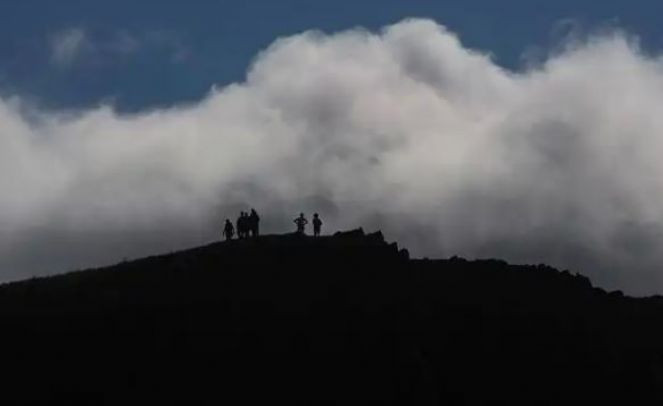 Hamile karısını yanardağdan aşağı iterek öldürdü - Resim : 1