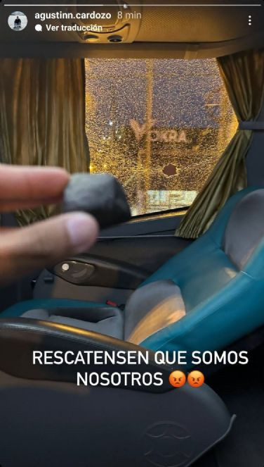 Arjantin'de taraftarlar yanlışlıkla kendi takımının otobüsünü taşladı. Oyuncu sosyal medyadan paylaştı - Resim : 1