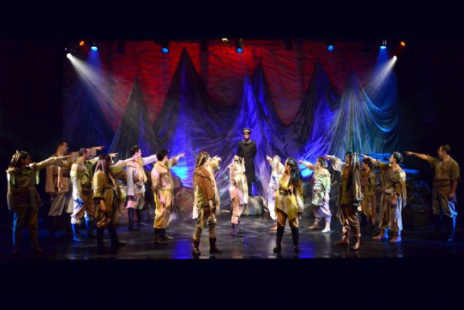 Erzurum Devlet Tiyatrosu 'Ana-dolu' ile ayakta alkışlandı - Resim : 4