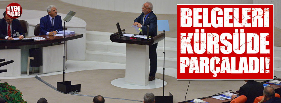 AKP'li Mustafa Elitaş, Man Adası belgelerini Meclis'te parçaladı