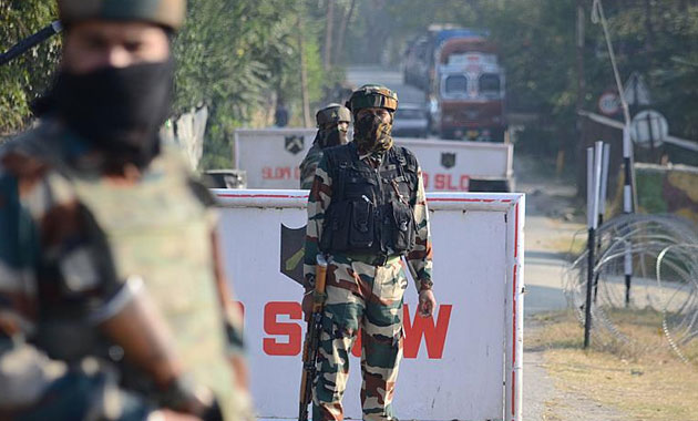 Hindistan'da bombalı saldırı:4 ölü